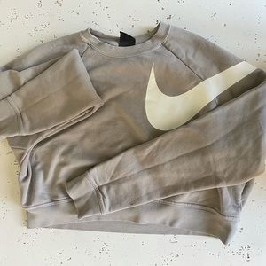 Nike Women's Sportswear Swoosh Crew Crop Sweatshirt
